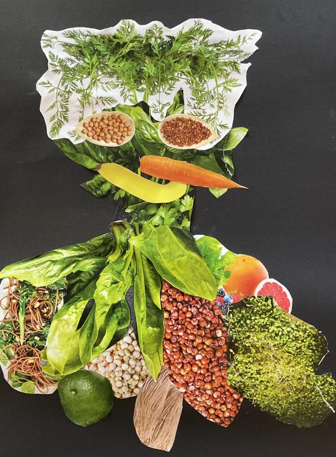 Ein Werk aus dem Kunstunterricht. Es zeigt, angelehnt an den Künstler Giuseppe Arcimboldo, ein menschliches Bildnis aus Lebensmitteln. 